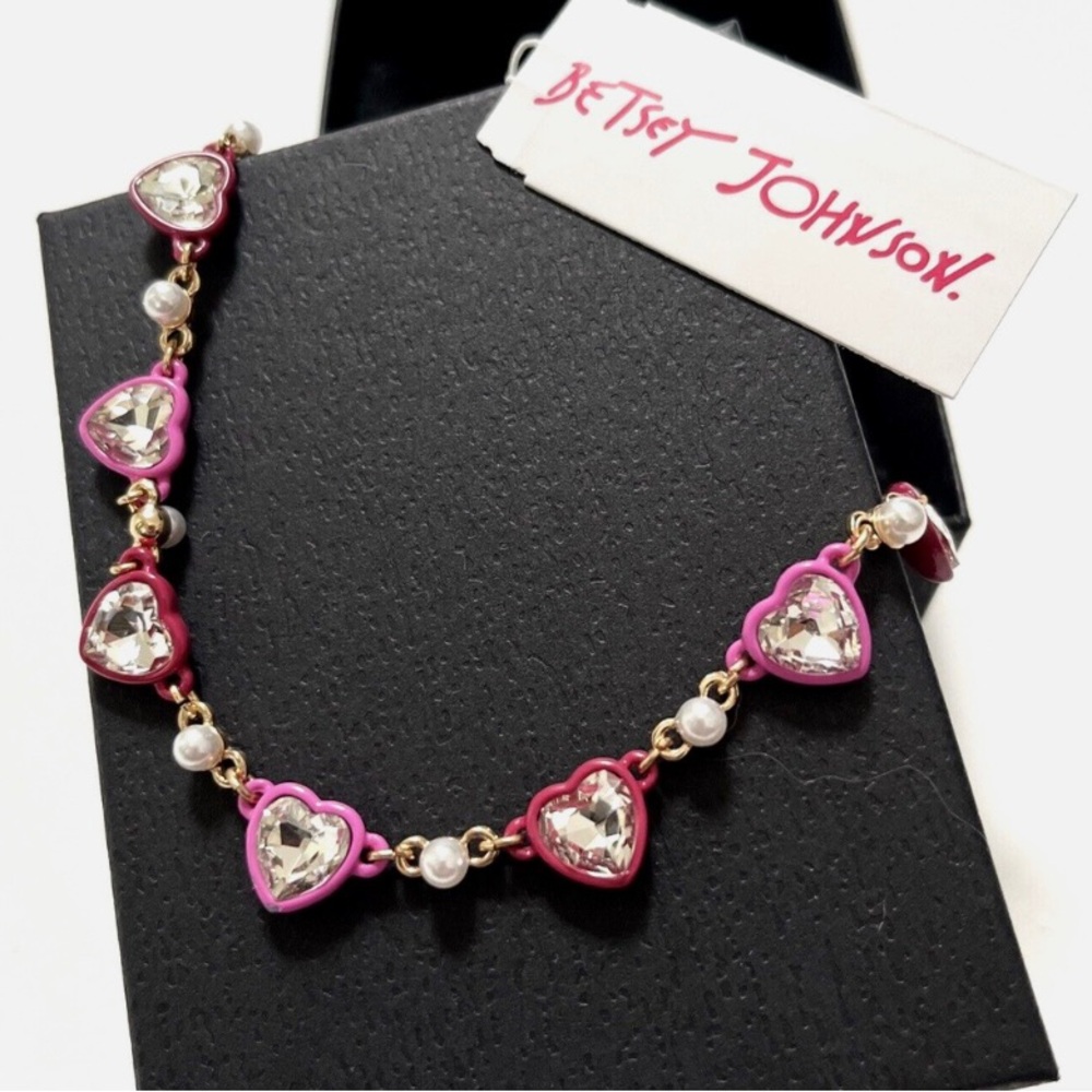 NWT Betsey Johnson Heart Station Necklace
